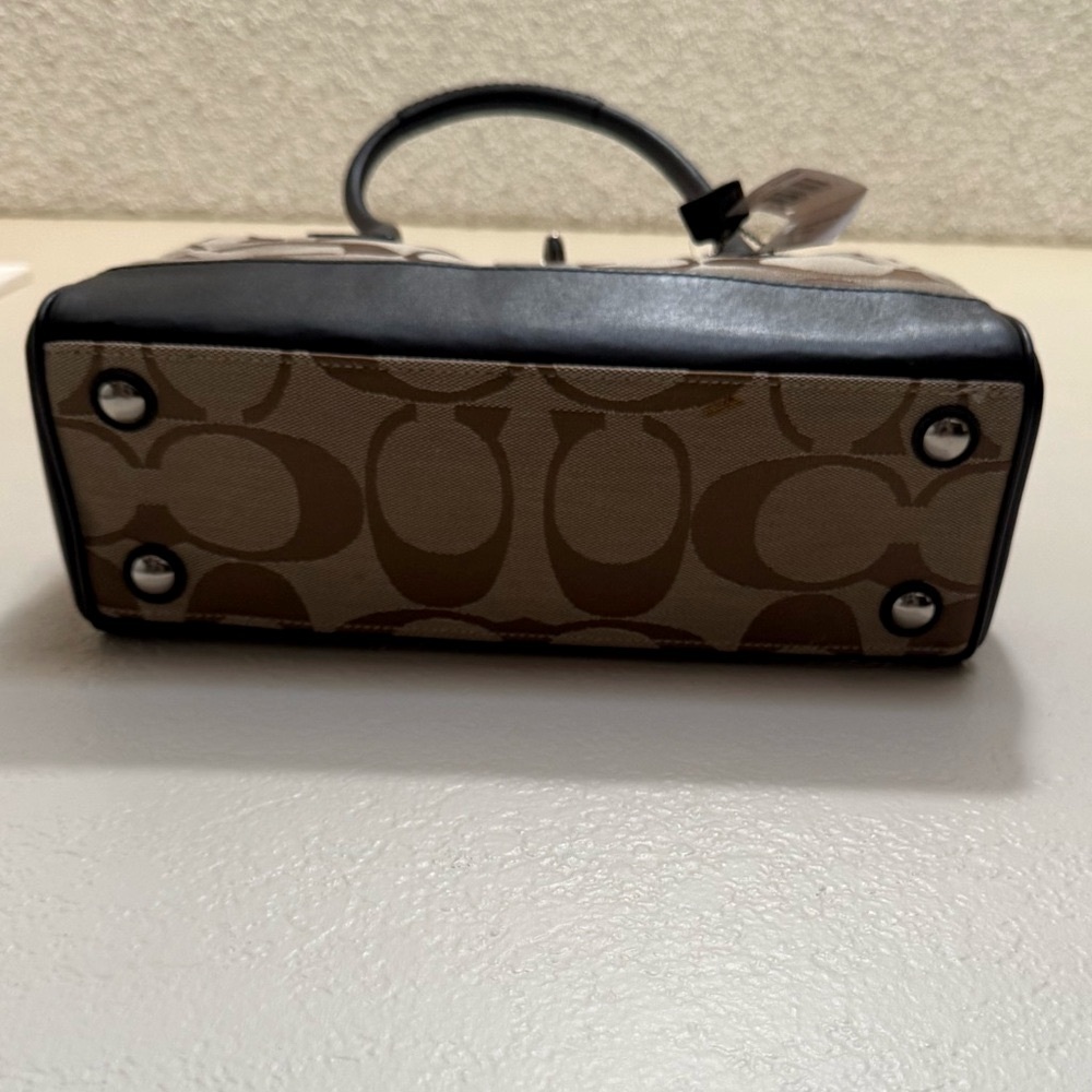Coach 2009 Hampton Signature Madeline Shoulder Bag - Picture 2 of 13
